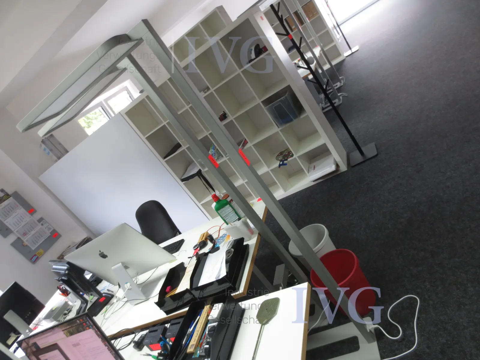 LED-Büro-Stehleuchten EMSLICHT